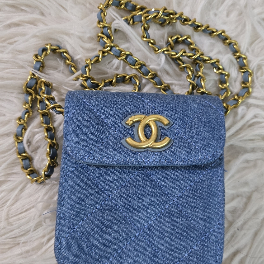 Chanel VIP Denim Quilted Crossbody Bag with Gold Chain - Picture 2 of 8